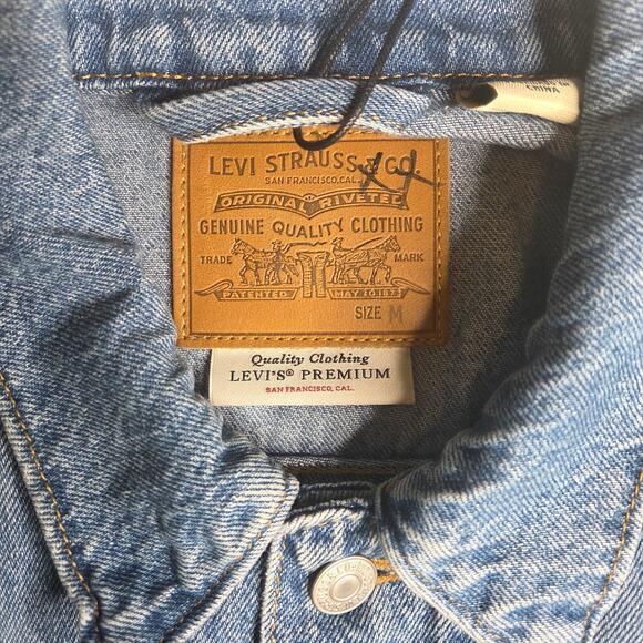 Women's Levi's Denim Ex-Boyfriend Trucker Jean Jacket Long Sleeve Size Medium - Picture 8 of 11